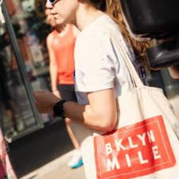 Hoka Brooklyn Mile tote bag - Picture 1 of 3